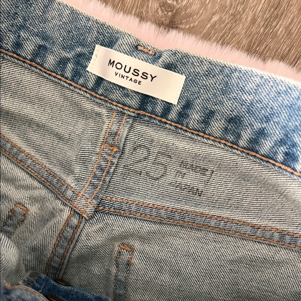 NWOT Size 25 Moussy Vintage Lawton jeans